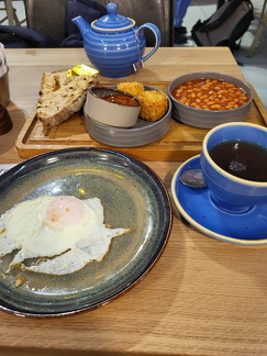 Heathrow Airport: Breakfast 